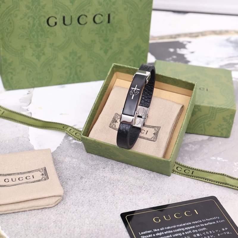 G*u*i bracelets